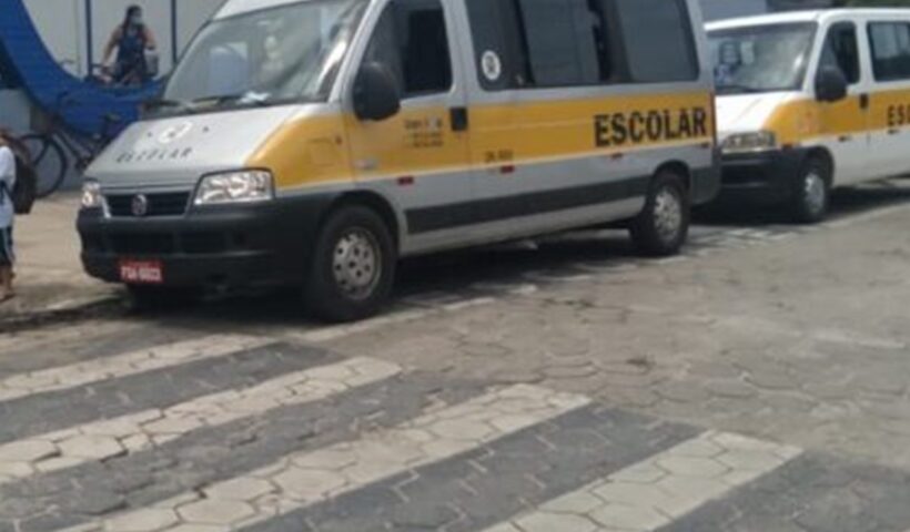 Motorista de van escolar atropela mulher em Caraguatatuba