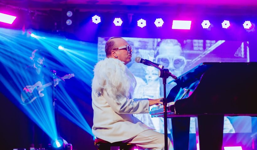 JACAREÍ RECEBE “TRIBUTO A ELTON JOHN” NESTE SÁBADO