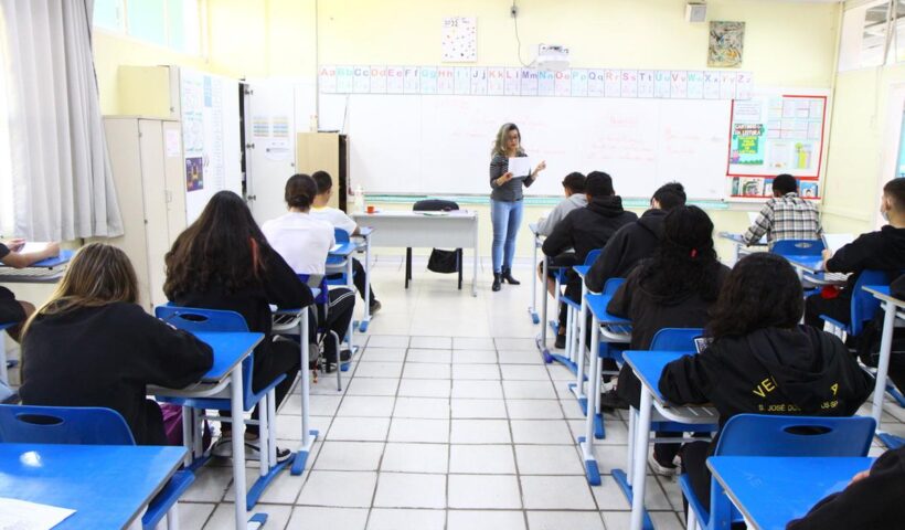 São José quer criar mais 800 cargos de professor na rede municipal de ensino