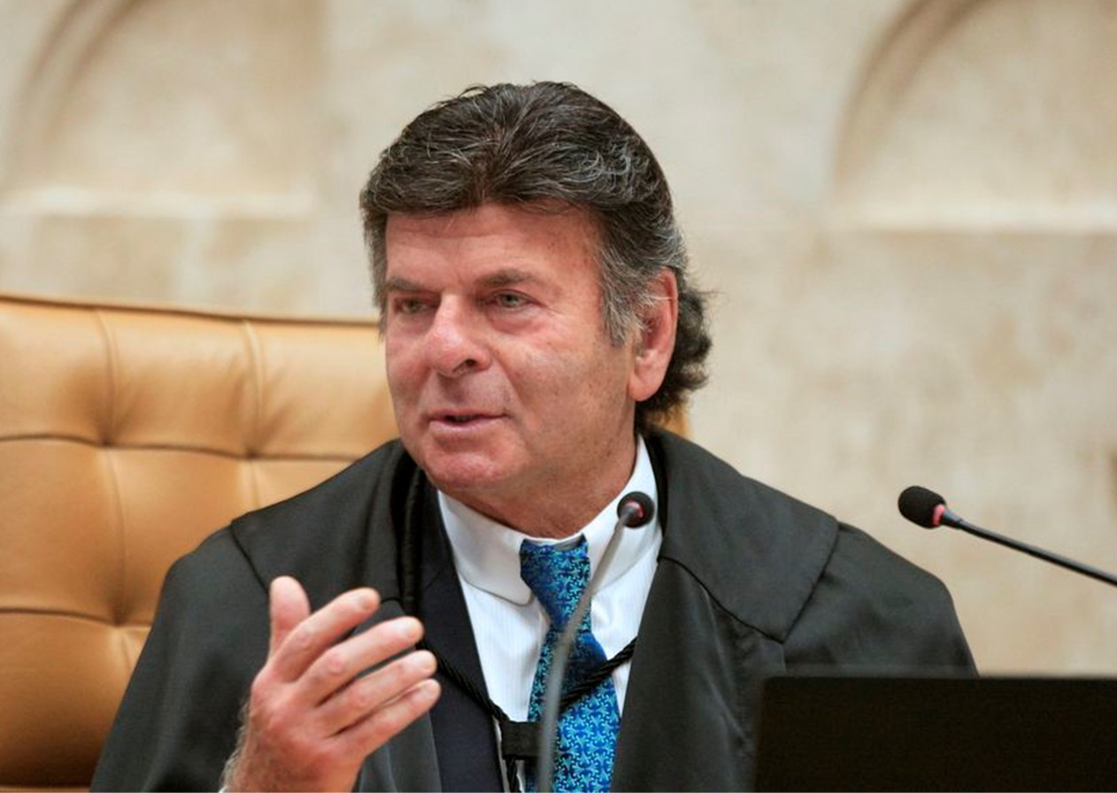 Fux participa de última sessão na presidência do Supremo