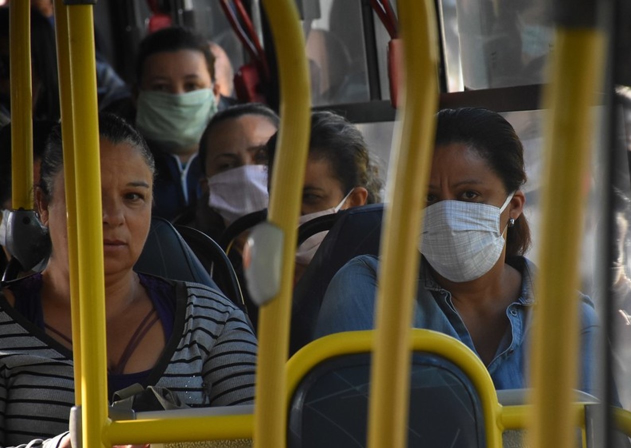 Taubaté e Jacareí desobrigam uso de máscaras no transporte coletivo
