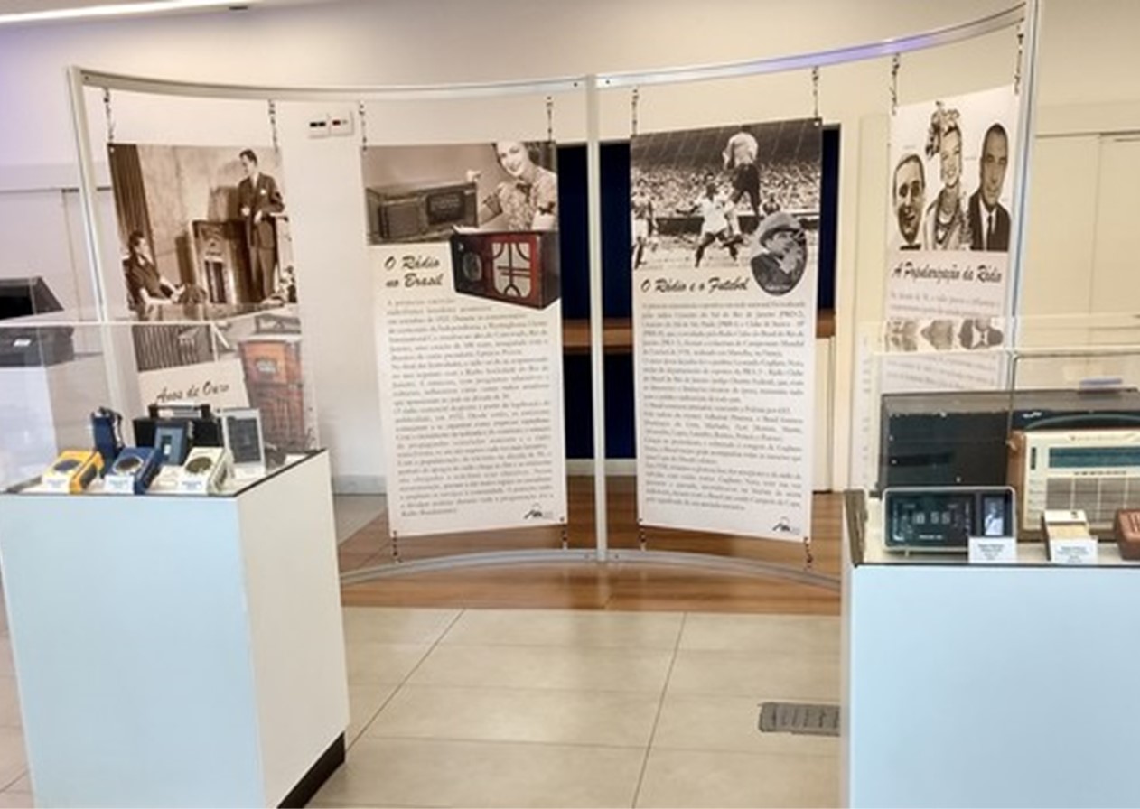 'Meus Queridos Ouvintes' celebra os 100 anos de rádio