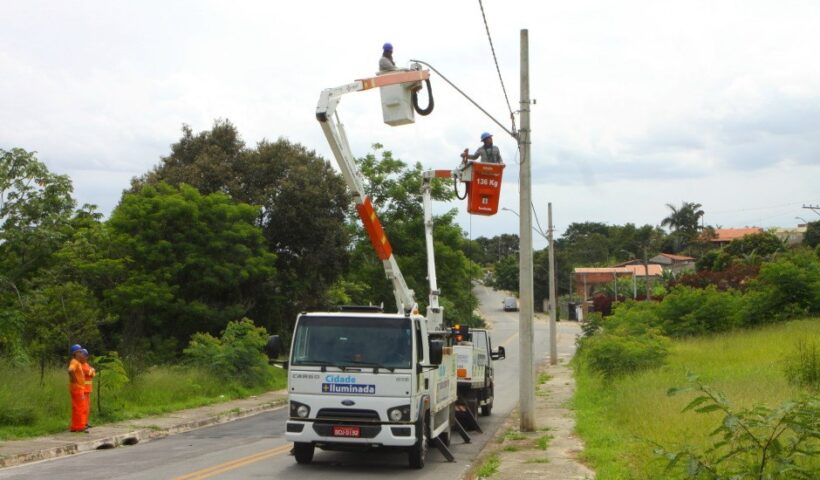 Urbam faz mais de 4 mil serviços de manutenção da iluminação
