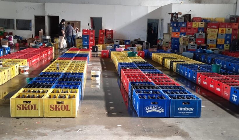 Polícia descobre galpão de falsificação de cerveja e prende 19 pessoas em Jacareí