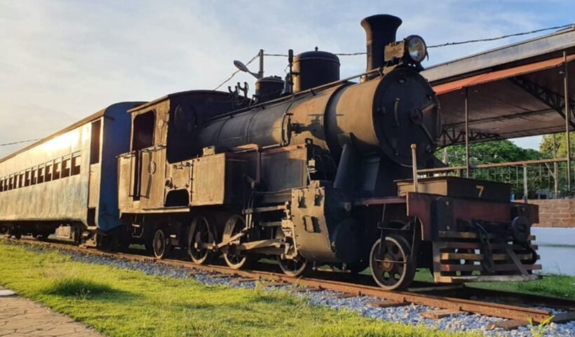 Tremembé instala Maria Fumaça na praça da estação