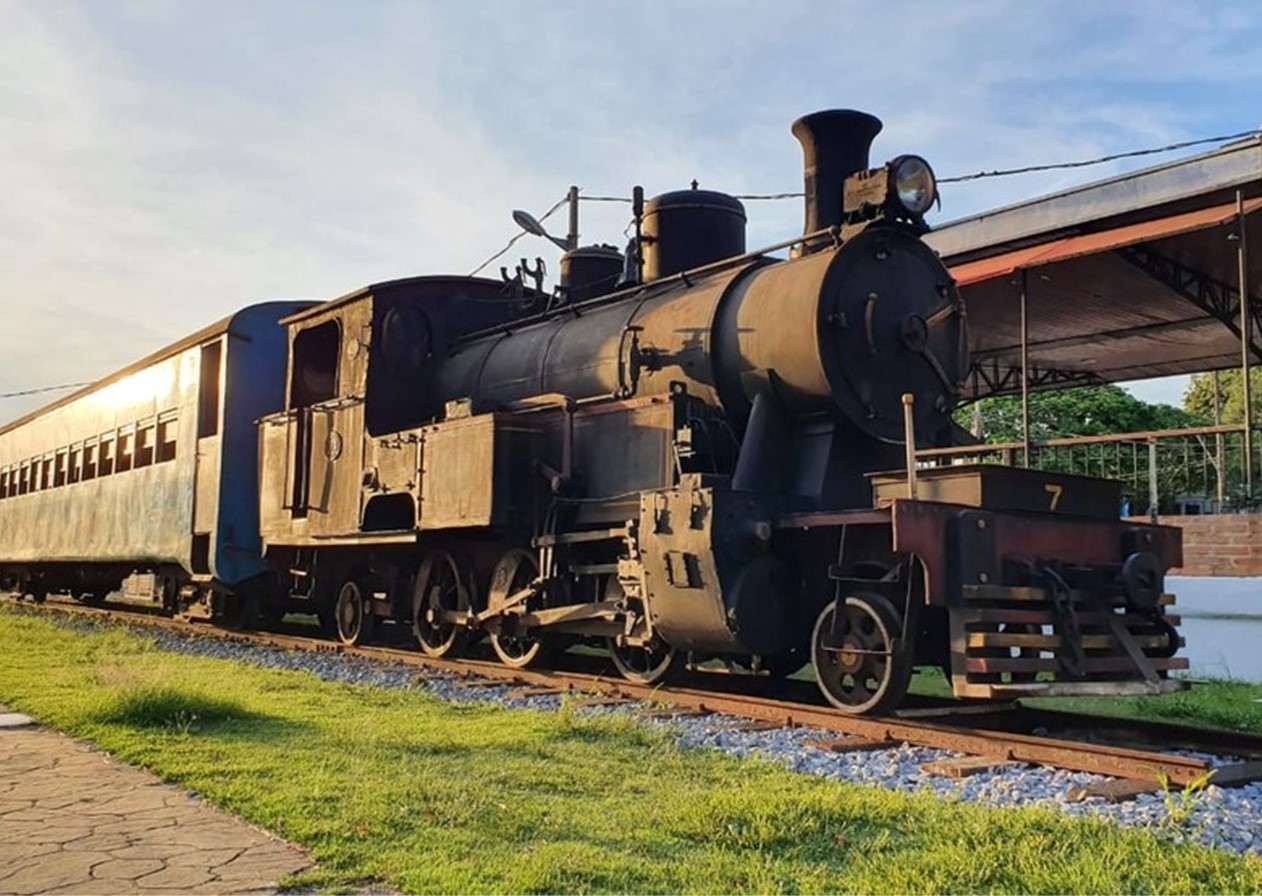 Tremembé instala Maria Fumaça na praça da estação
