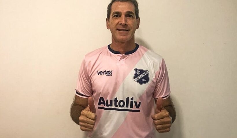 E.C. Taubaté apresenta novo uniforme e técnico Luciano Dias