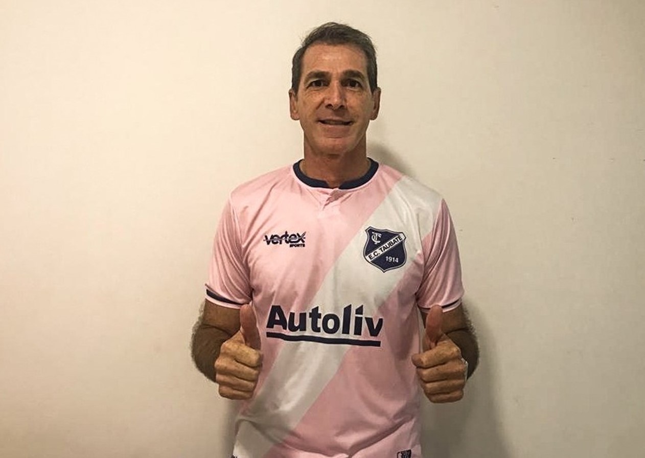 E.C. Taubaté apresenta novo uniforme e técnico Luciano Dias