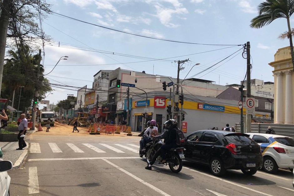 Cruzamento entre a Francisco Paes e Nelson D'Ávila em SJC será interditado