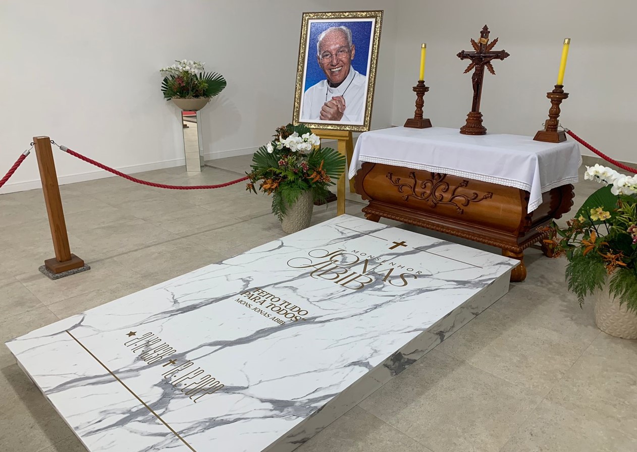 Após 3 dias, Monsenhor Jonas Abib é sepultado em Cachoeira Paulista