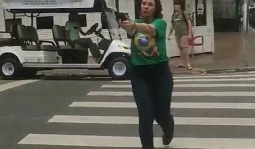STF suspende porte de arma da deputada Carla Zambelli