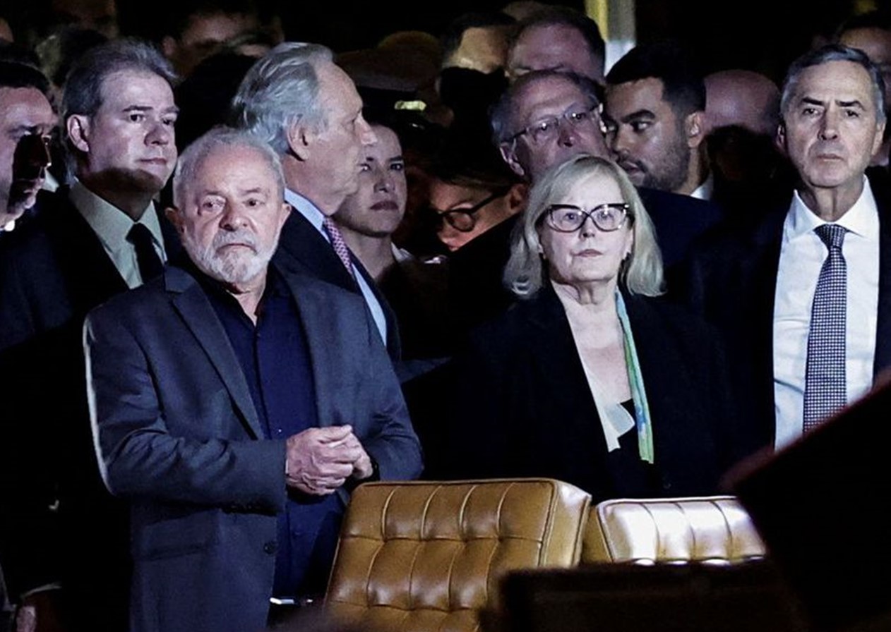 Após reunião, Lula e governadores visitam STF