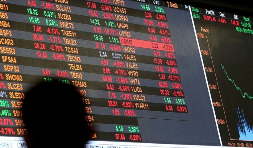 Bolsa fecha em queda e dólar em alta no primeiro dia útil do governo