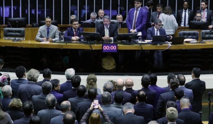 Câmara aprova intervenção federal na segurança pública do DF