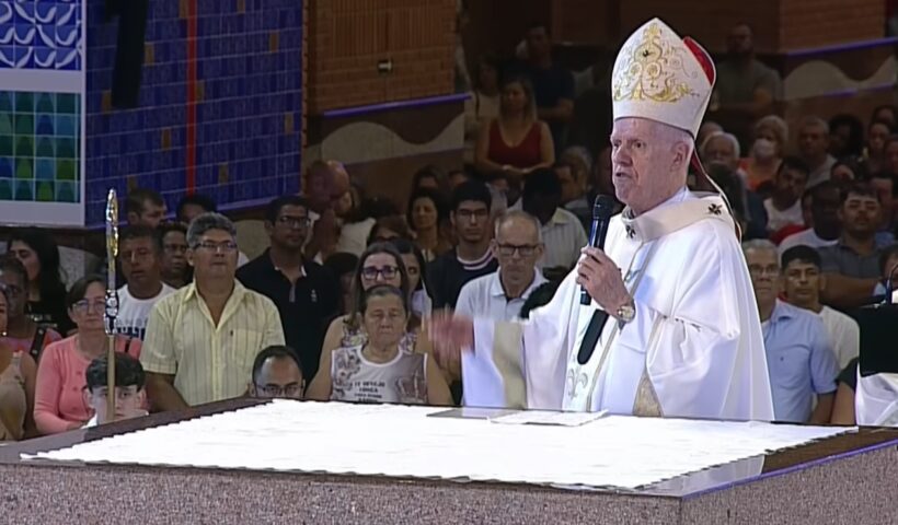 Dom Orlando pede que fiéis andem juntos, independentemente de posição política