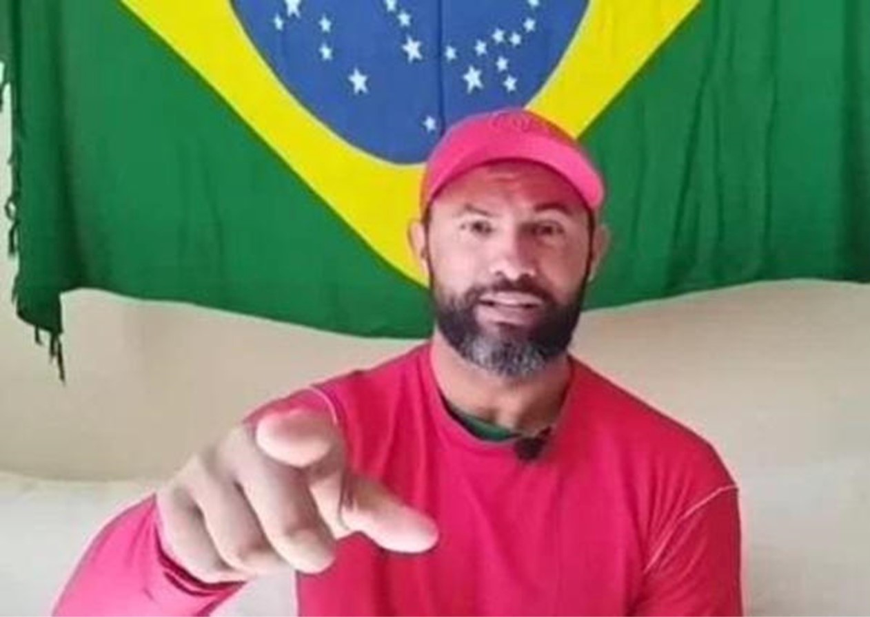 Justiça concede liberdade condicional ao goleiro Bruno