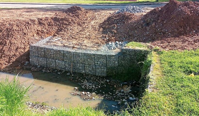 Prefeitura faz obras de drenagem nas regiões leste e sudeste