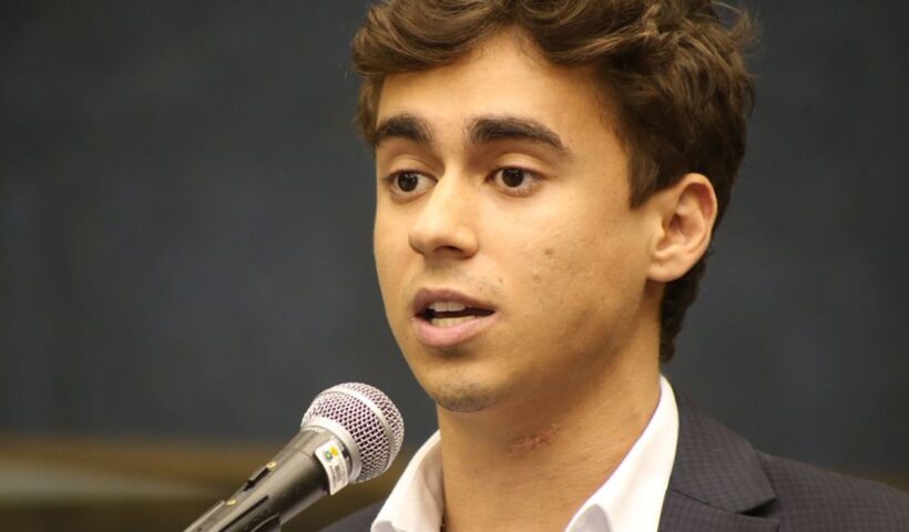 Moraes libera redes sociais do deputado eleito Nikolas Ferreira