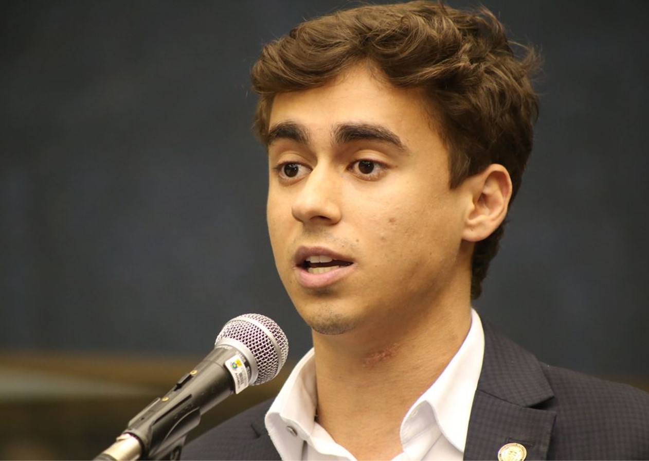 Moraes libera redes sociais do deputado eleito Nikolas Ferreira