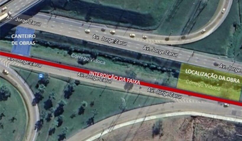 Obra de emergência interdita trânsito em faixa da Jorge Zarur