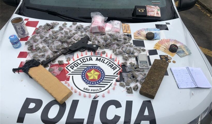 Polícia acha droga em casa após mulher denunciar marido por violência doméstica
