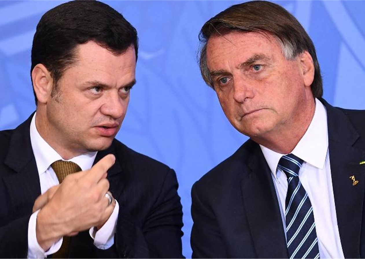 Ministro inclui minuta apreendida em ação contra Bolsonaro no TSE