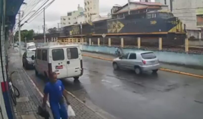 Homem morre atropelado por trem em Aparecida