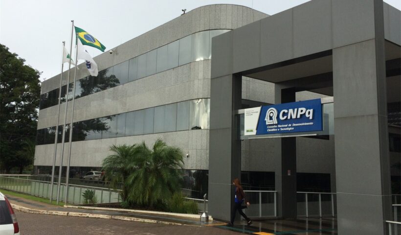 CNPq regulariza pagamento de bolsas de pós-graduação