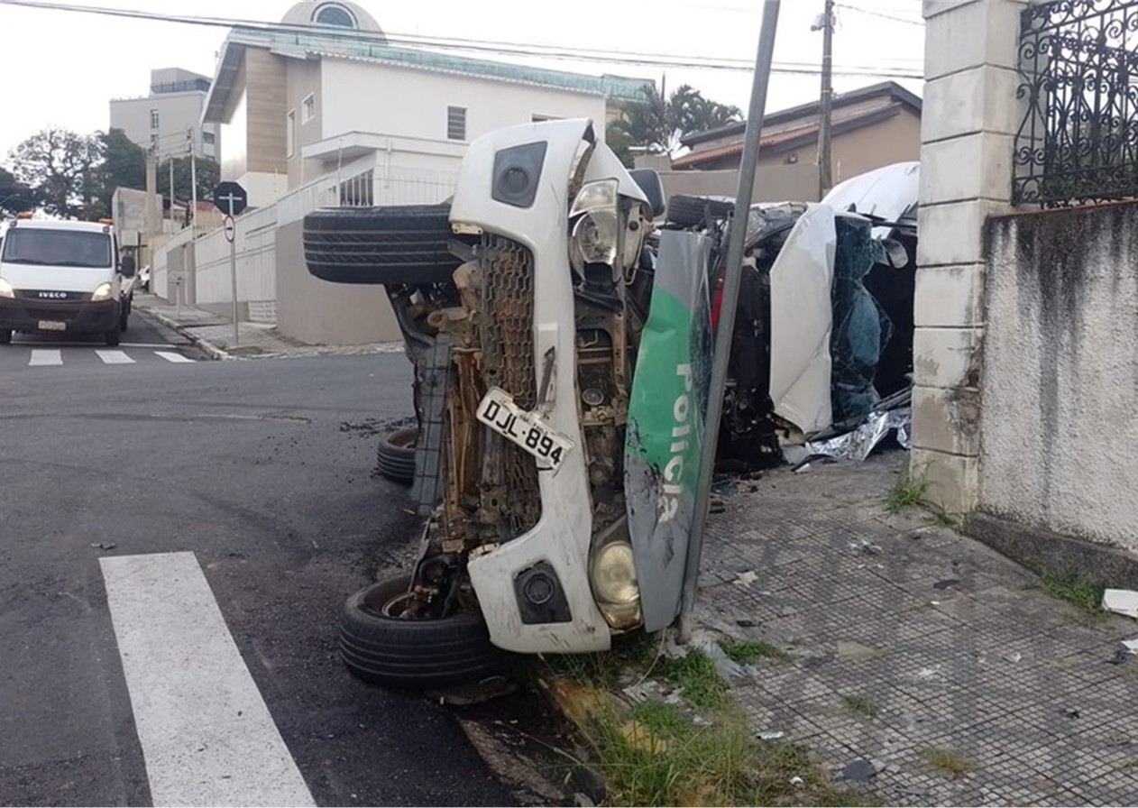 Acidente com viatura da PM Ambiental deixa três feridos em Taubaté