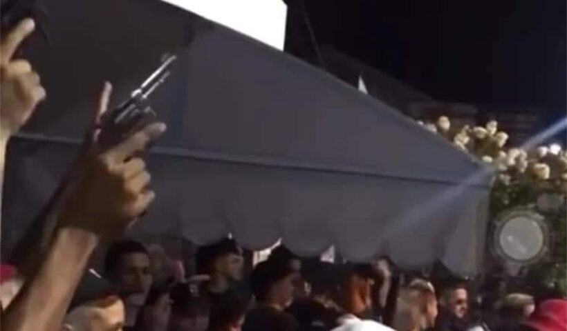 Homens que foram flagrados com arma em carnaval de Pinda são presos em Taubaté