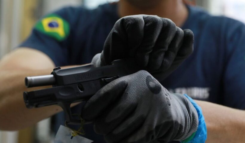 AGU pede a STF que confirme constitucionalidade de decreto sobre armas