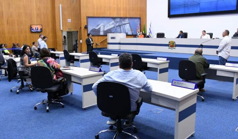 Câmara de São José adia, mais uma vez votação sobre homeschooling