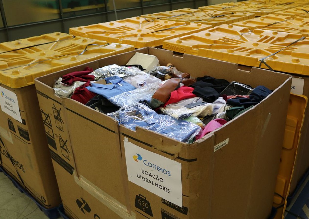 Correios doam 20 toneladas de itens ‘de refugo’ para o litoral norte