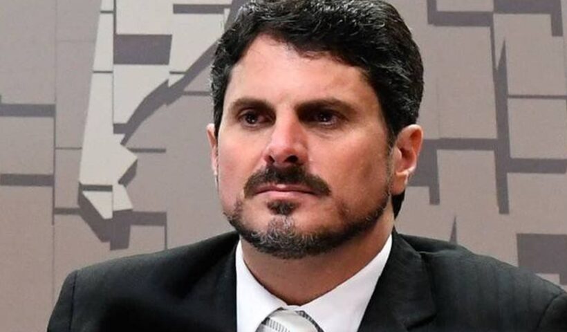 Moraes determina investigação contra senador Marcos do Val