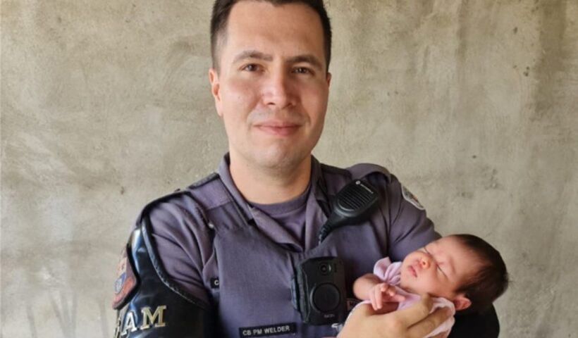 Policiais salvam bebê de 25 dias engasgada em São José