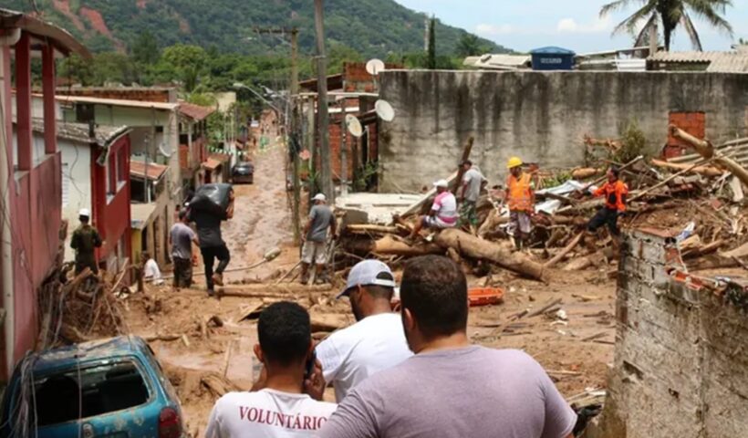 Último corpo é resgatado no Sahy; número de mortos sobre pra 65