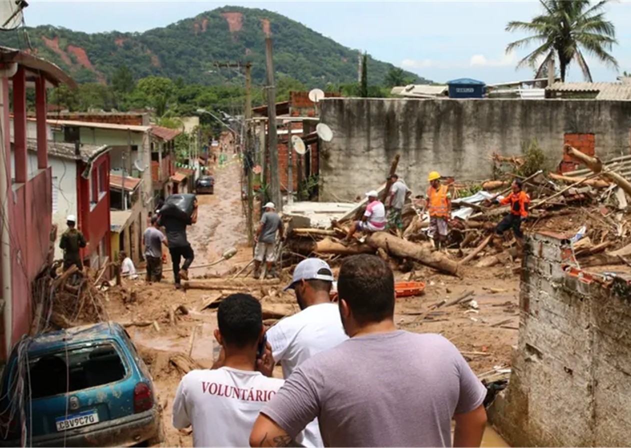 Último corpo é resgatado no Sahy; número de mortos sobre pra 65