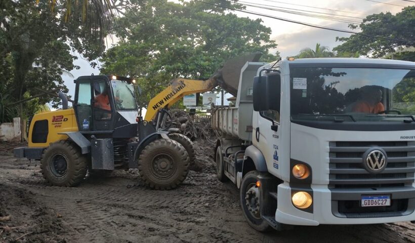 São José mobiliza homens e máquinas para São Sebastião