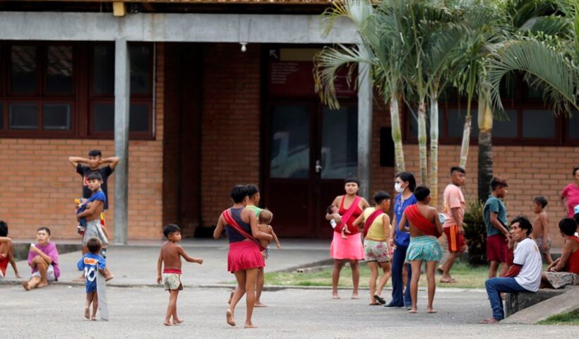 Governo instala antenas para prover internet na terra Yanomami