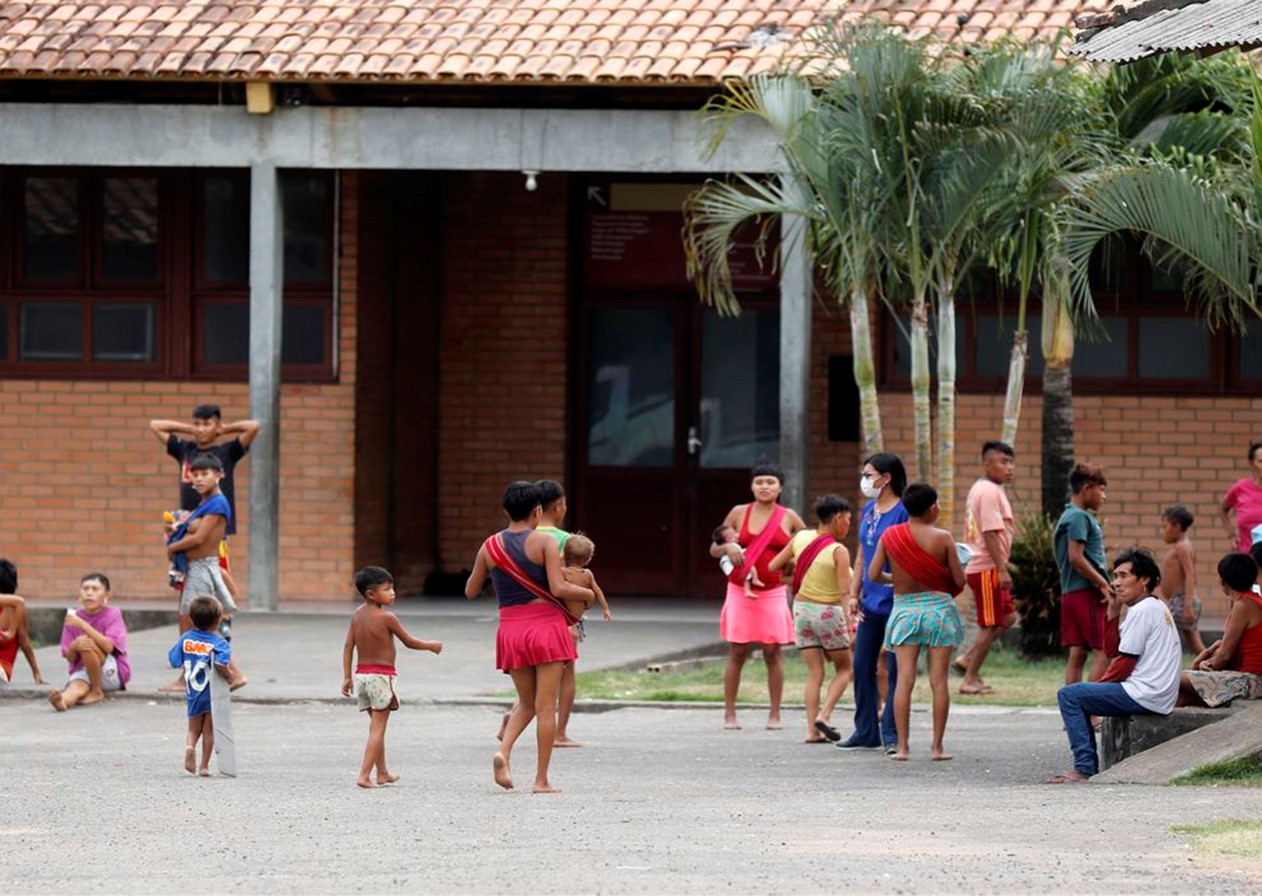 Governo instala antenas para prover internet na terra Yanomami