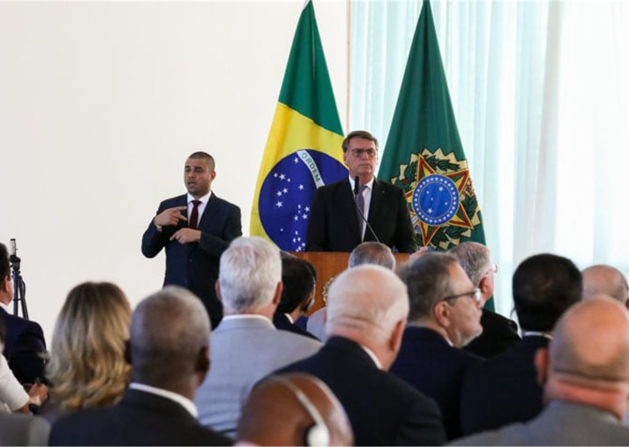 TSE mantém multa a Bolsonaro após reunião de campanha com embaixadores