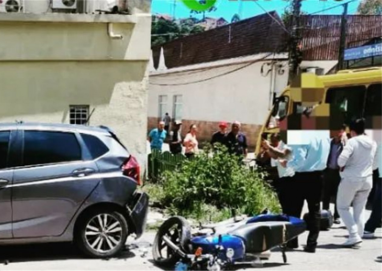 Dois motociclistas ficam feridos após colisão em Campos