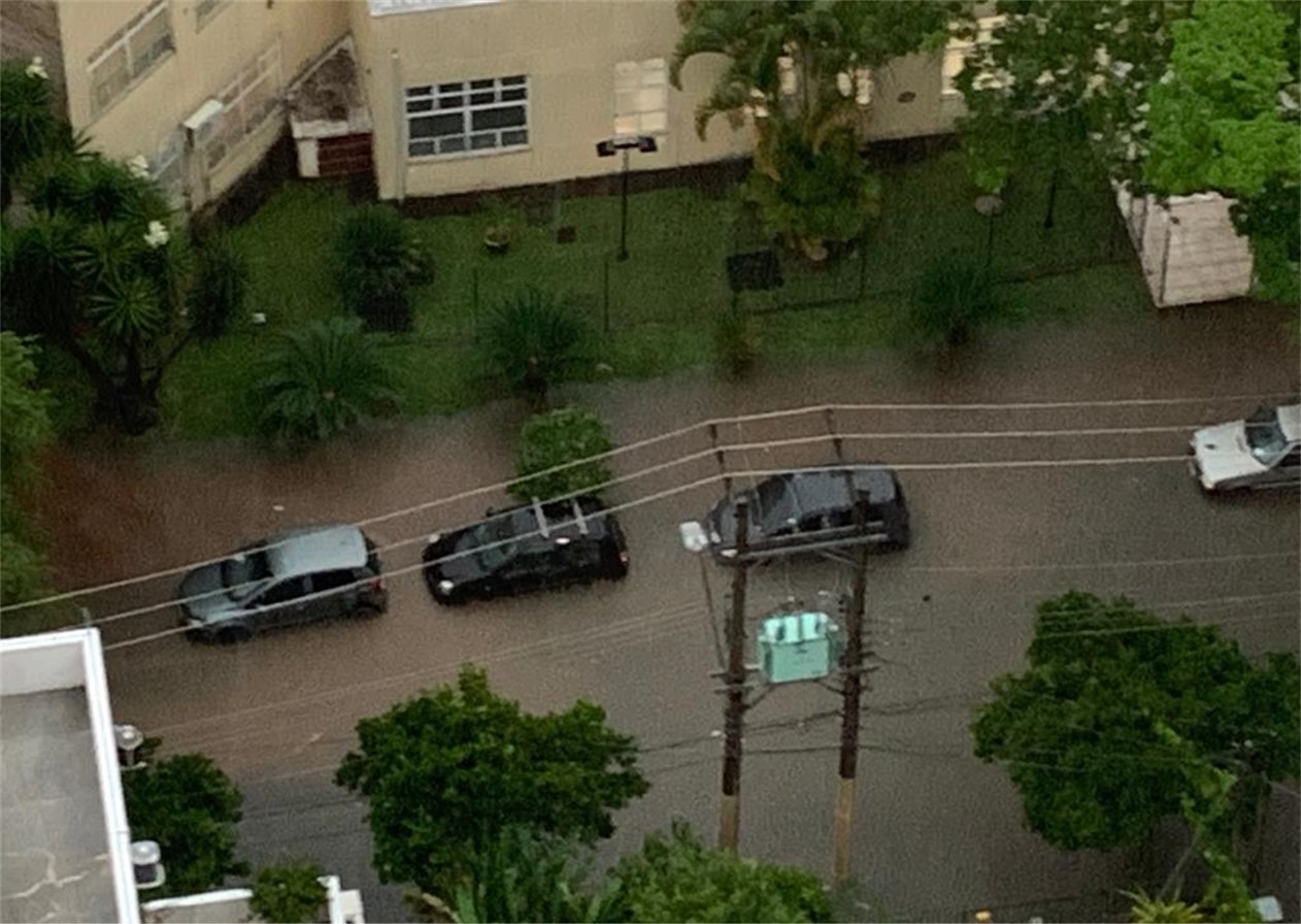 Fortes chuvas causam transtornos em São José dos Campos