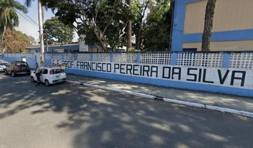 Adolescentes são socorridos após aluno disparar spray de pimenta em escola de SJC