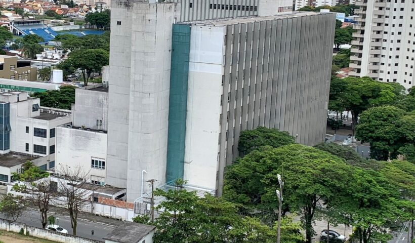 Jovem tem perna amputada após acidente em trator, em Pinda