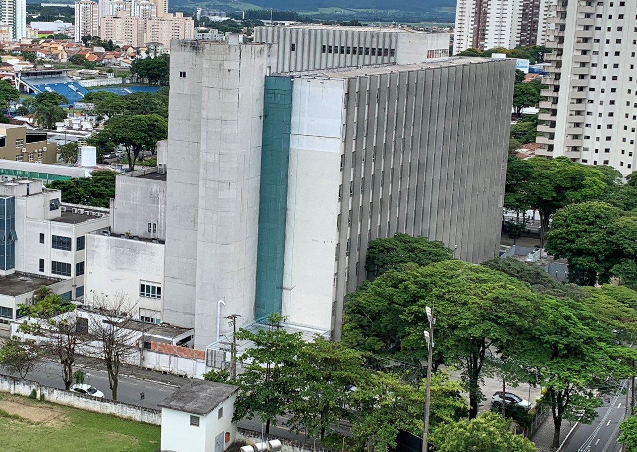 Jovem tem perna amputada após acidente em trator, em Pinda