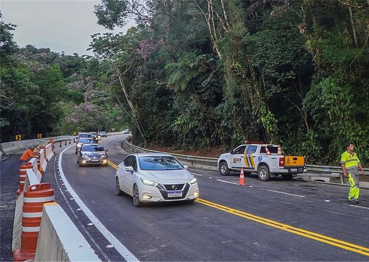Rodovia Mogi-Bertioga é liberada para tráfego