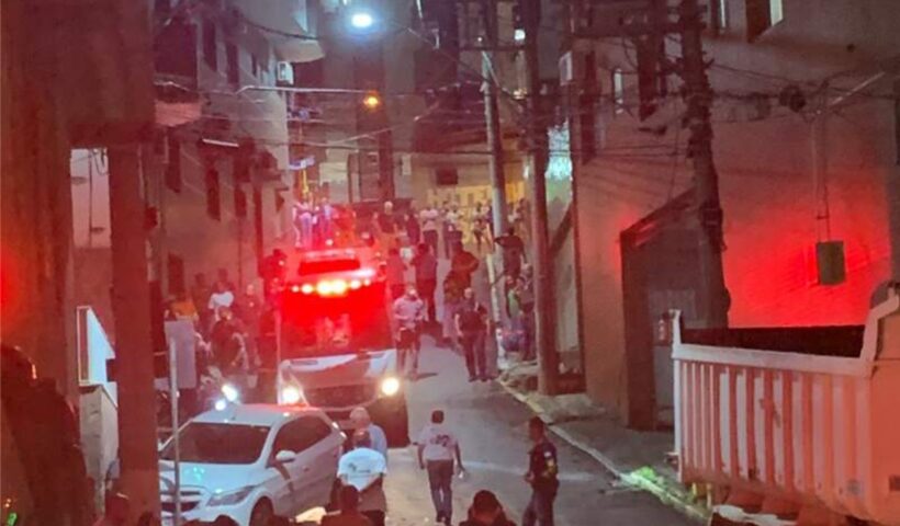 Idosa fica ferida após ser atropelada por caminhão em Aparecida
