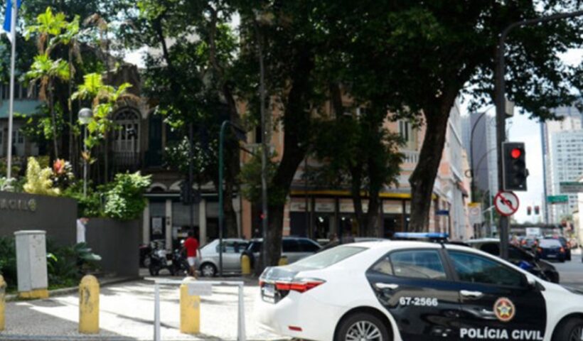 Universitário é preso no Rio por envio de mensagens racistas a colegas