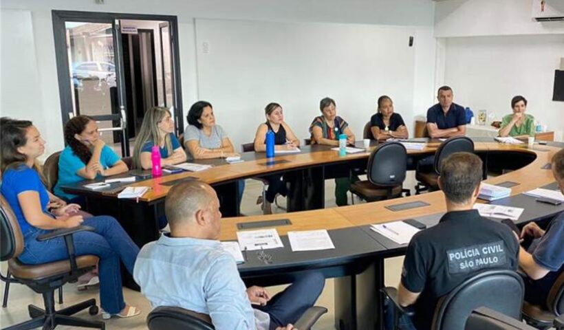 Prefeitura de Taubaté faz reunião com autoridades sobre segurança em escolas